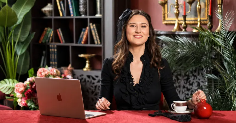 Elizabeth Vane at her trading desk